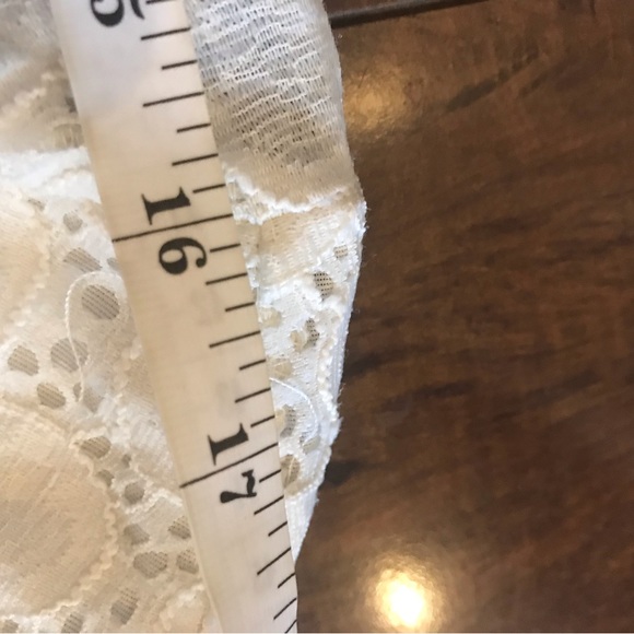 Calypso White Lace Overlay Crewneck 3/4 Sleeve built in Slip Size Medium - Picture 12 of 12